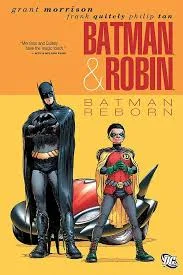 Batman y Robin luchando juntos contra el crimen en Gotham, con capas al viento y acción en la ciudad.